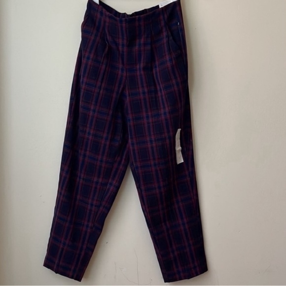 Beautiful Tapered Ankle Pants - Picture 4 of 4